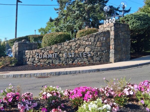 1004 Paradise Rd, Unit 2M, Swampscott, MA 01907