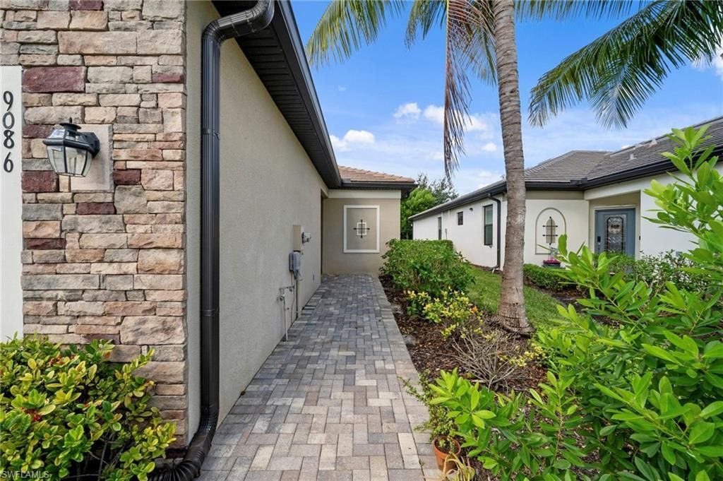 9086 Woodhurst Dr, Naples, FL 34120 Photo