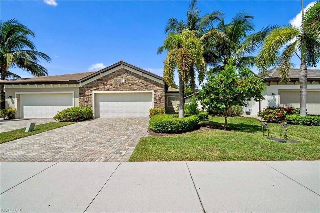9086 Woodhurst Dr, Naples, FL 34120 Photo