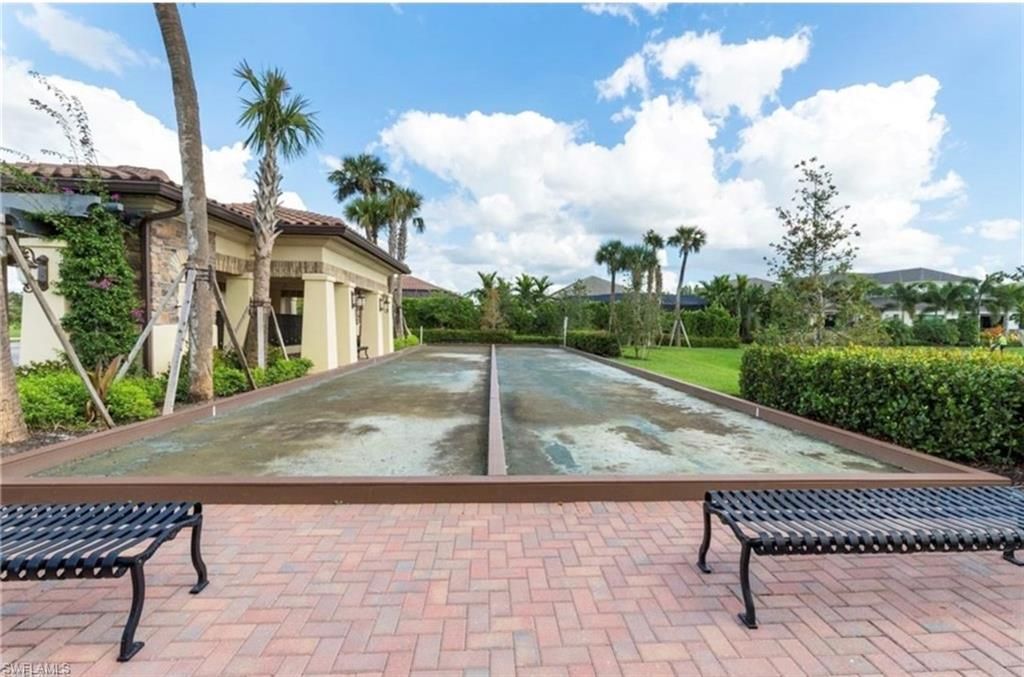 9086 Woodhurst Dr, Naples, FL 34120 Photo