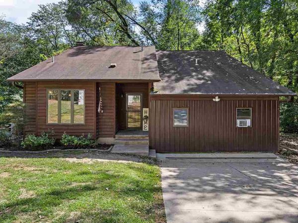 2256 Mehaffey Bridge Rd NE, North Liberty, IA 52317