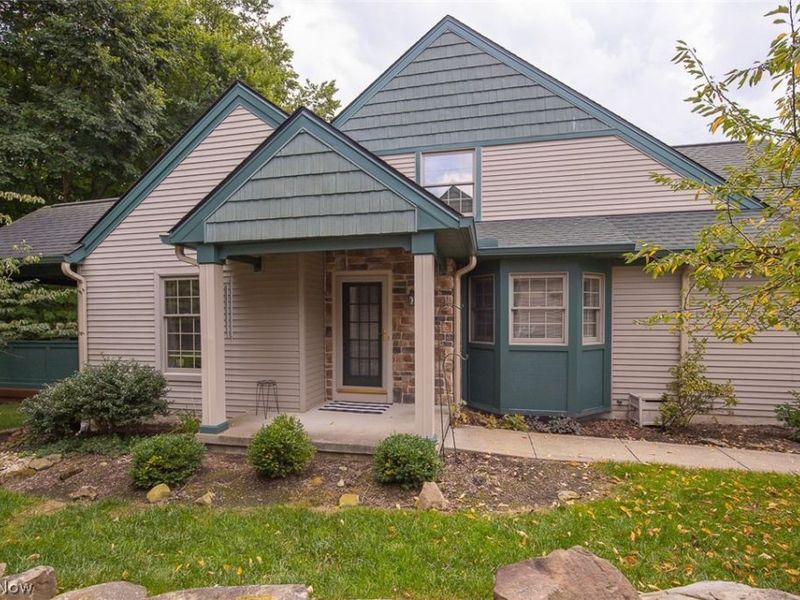 904 Hampton Court, Northfield, OH 44067 Photo 1