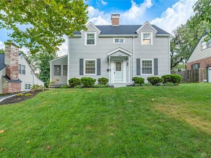 104 Acacia Drive Oakwood, OH 45409