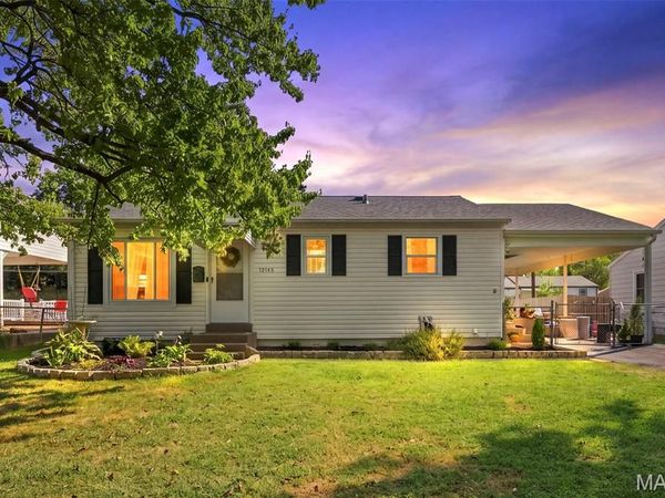 12148 Sunnycrest Place, Maryland Heights, MO 63043