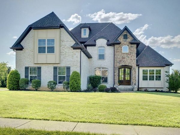 902 Larkspur Ln, Lebanon, TN 37087