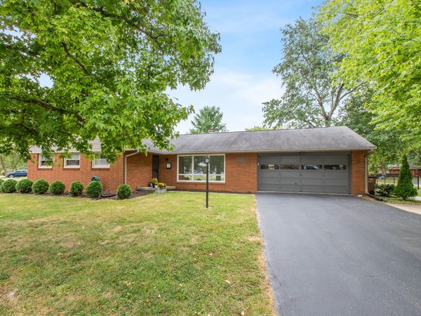 4240 Roselawn Avenue, Columbus, IN 47203