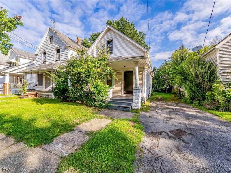 2908 Roanoke Avenue, Cleveland, OH 44109 Photo 2