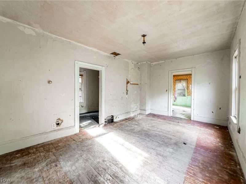 2908 Roanoke Avenue, Cleveland, OH 44109 Photo 7