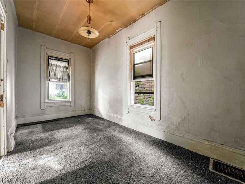 2908 Roanoke Avenue, Cleveland, OH 44109 Photo 9
