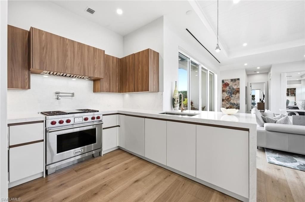 201 8th St S #309, Naples, FL 34102 Photo