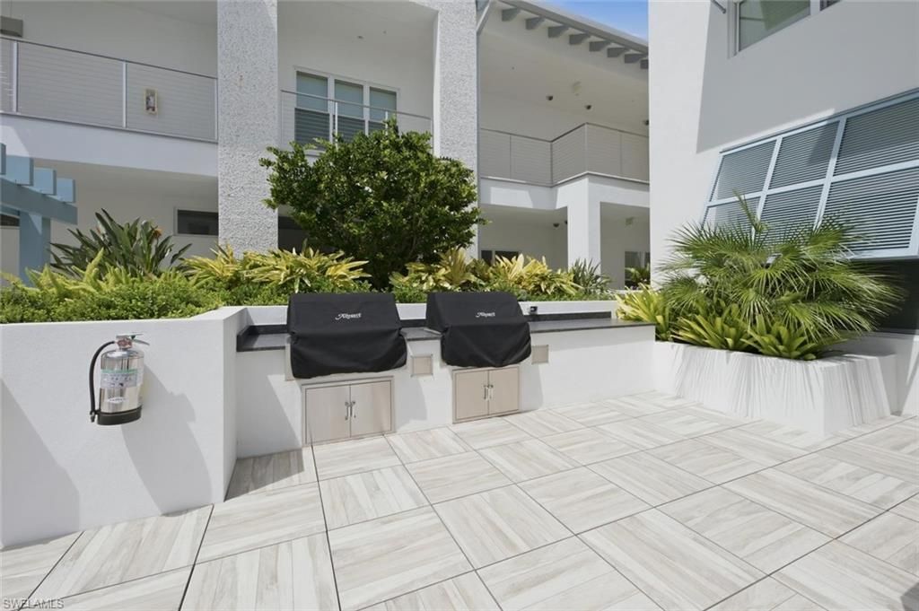 201 8th St S #309, Naples, FL 34102 Photo