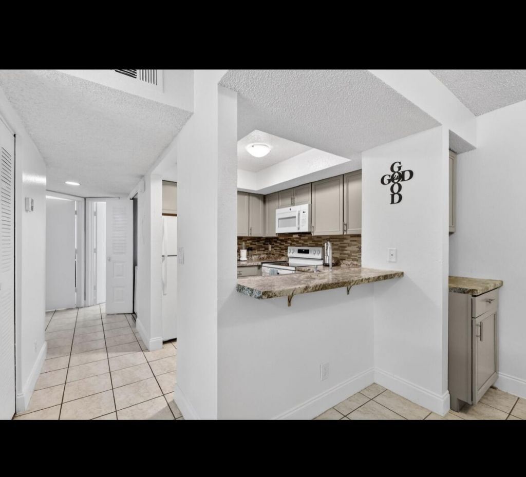 1548 SE Royal Green Circle, Unit 206, Port Saint Lucie, FL 34952 Photo
