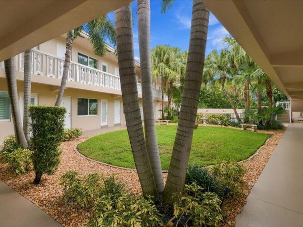2110 NE 39TH Street, Unit 8B, Fort Lauderdale, FL 33308