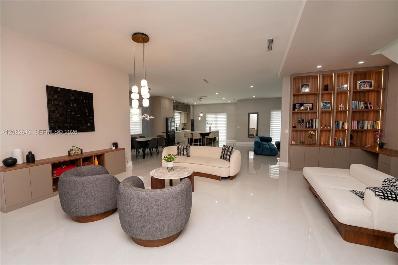 8340 NW 33 Terrace, Doral, FL 33122 Photo