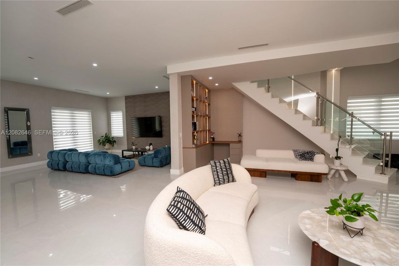 8340 NW 33 Terrace, Doral, FL 33122 Photo