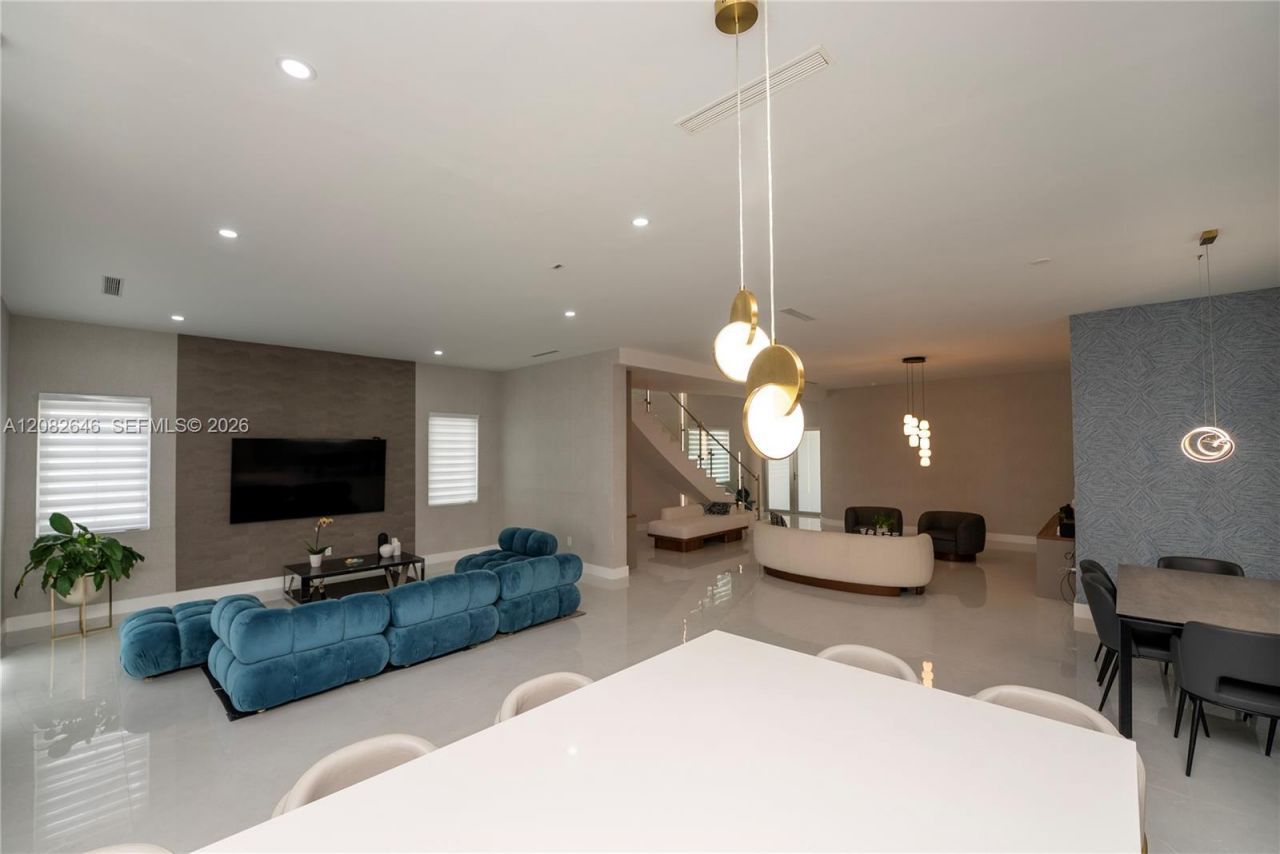 8340 NW 33 Terrace, Doral, FL 33122 Photo