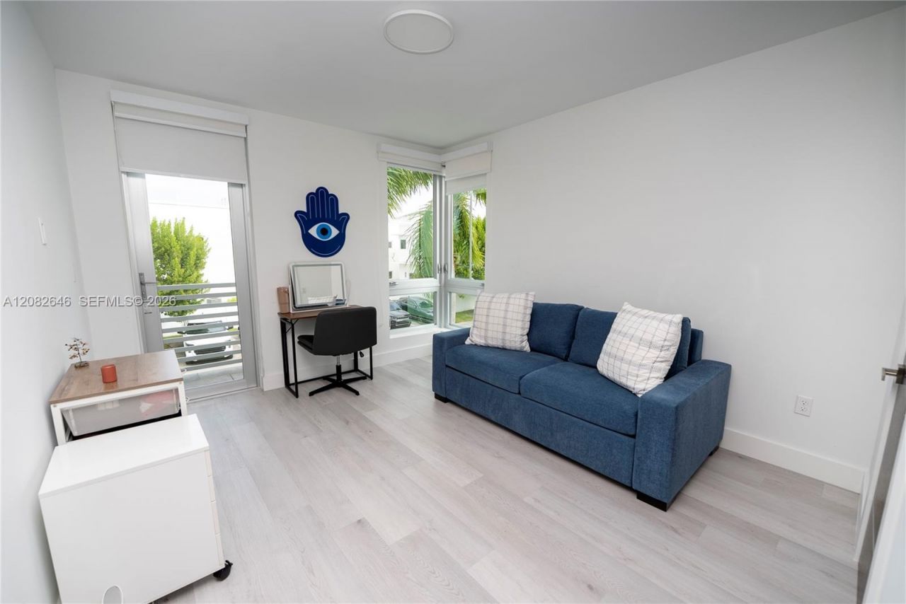 8340 NW 33 Terrace, Doral, FL 33122 Photo