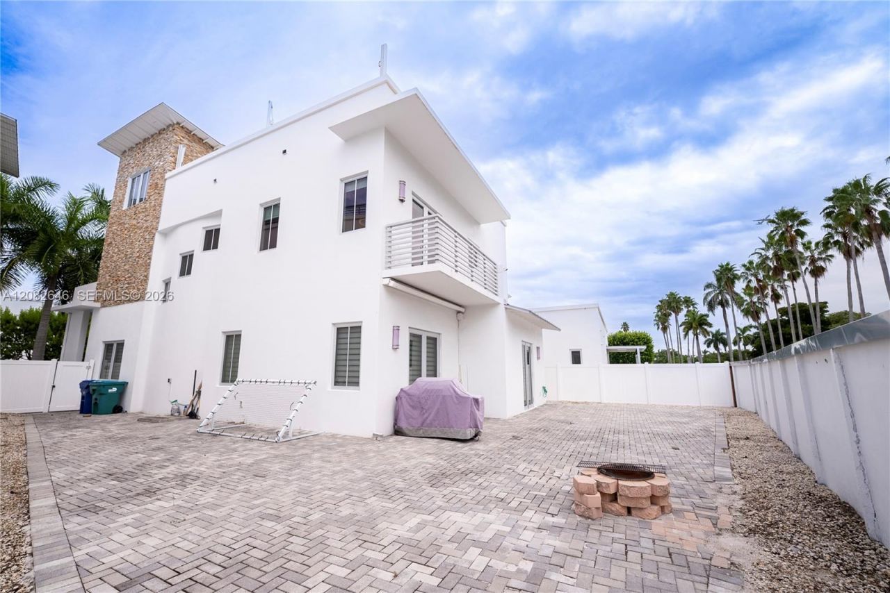 8340 NW 33 Terrace, Doral, FL 33122 Photo