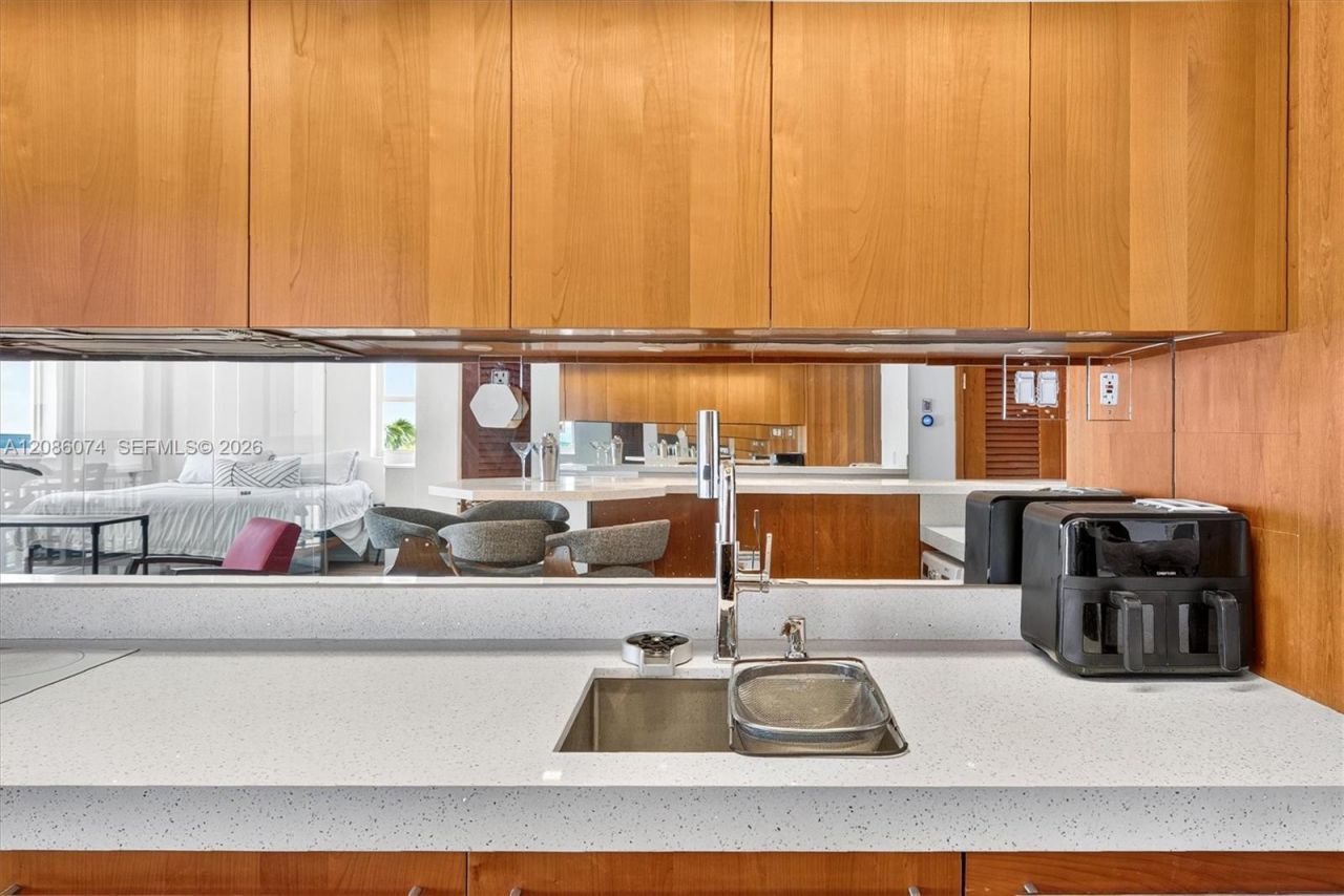 401 Ocean Dr, Unit 518, Miami Beach, FL 33139 Photo