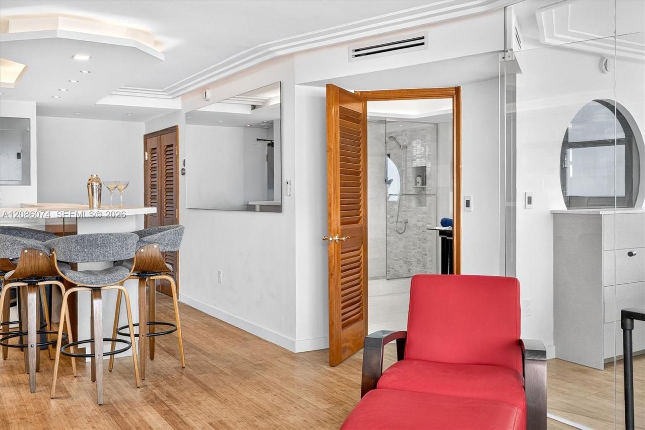 401 Ocean Dr, Unit 518, Miami Beach, FL 33139 Photo
