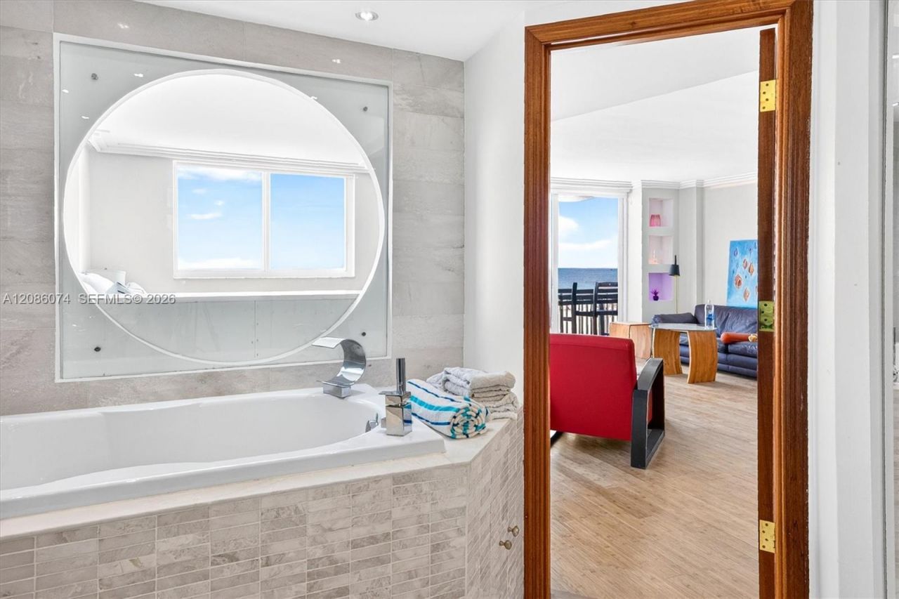 401 Ocean Dr, Unit 518, Miami Beach, FL 33139 Photo