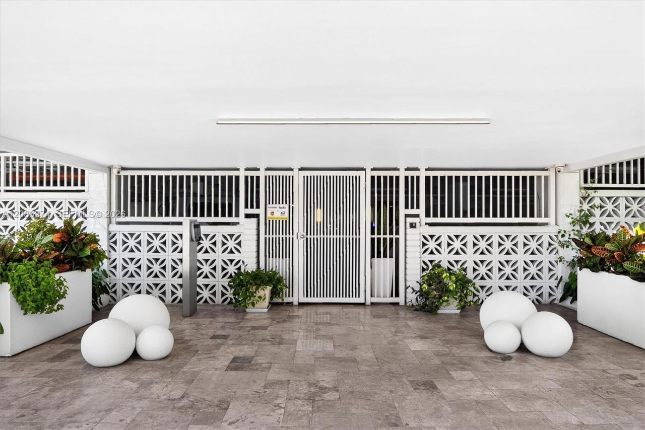 401 Ocean Dr, Unit 518, Miami Beach, FL 33139 Photo