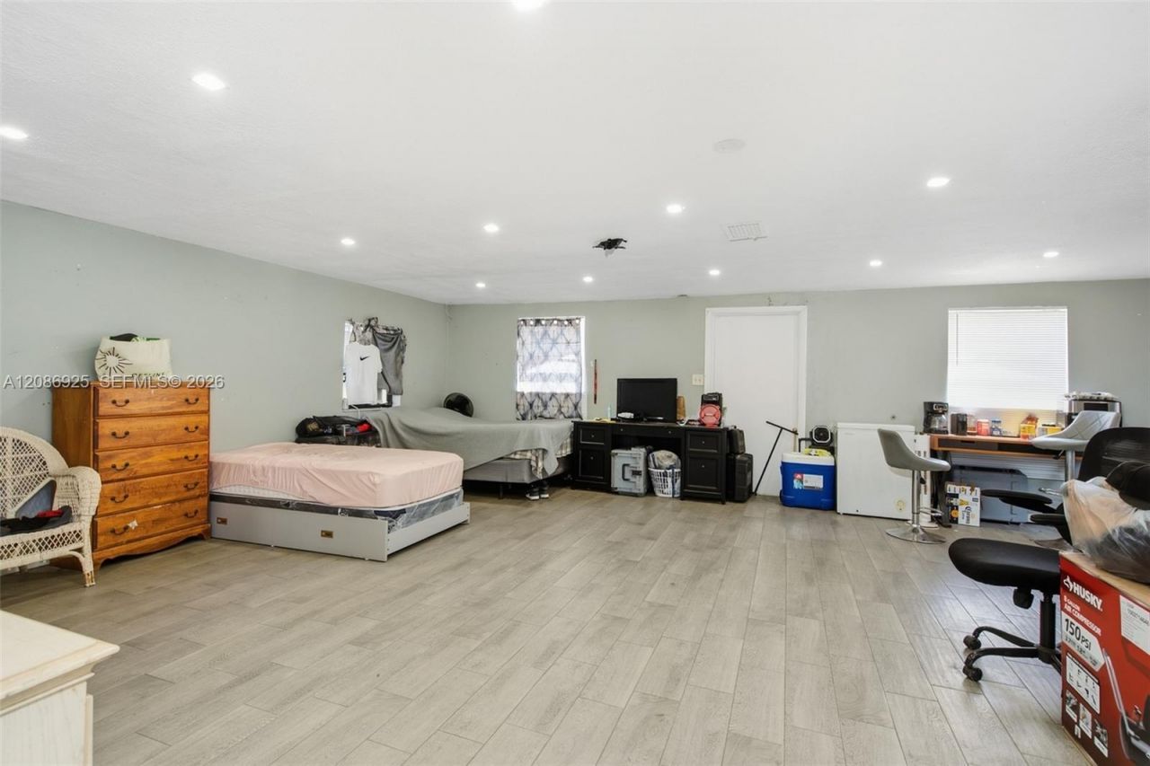 600 Ring Rd, Orlando, FL 32811 Photo