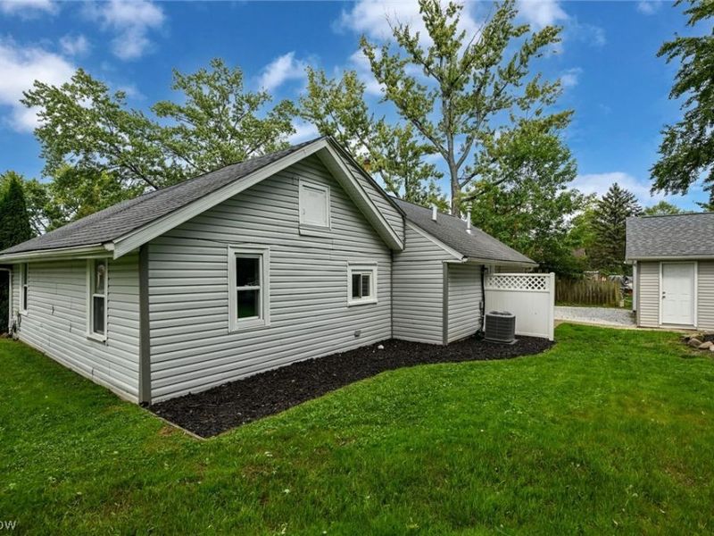 325 N River Road, Munroe Falls, OH 44262 Photo 11