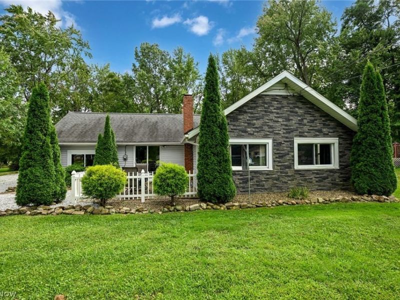 325 N River Road, Munroe Falls, OH 44262 Photo 2