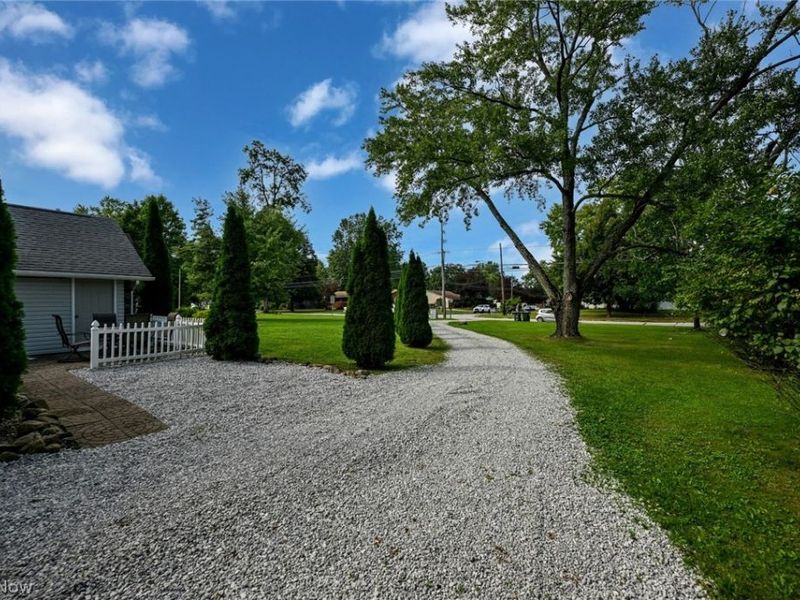 325 N River Road, Munroe Falls, OH 44262 Photo 6