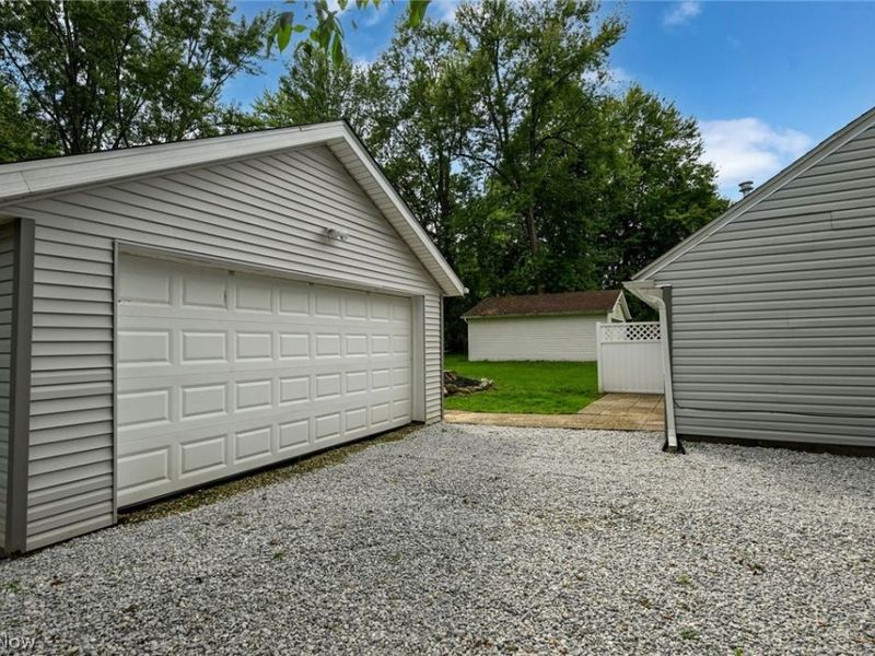 325 N River Road, Munroe Falls, OH 44262 Photo 9