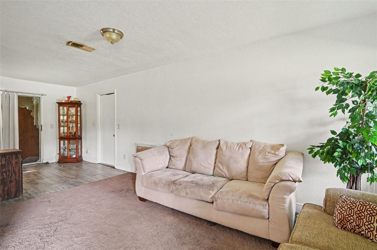 624 N Duss Street, New Smyrna Beach, FL 32168 Photo