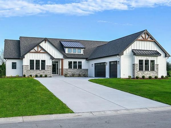 9401 W Huntington Dr, Mequon, WI 53097