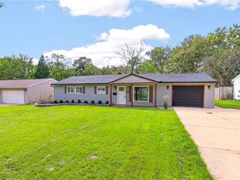6242 Oxford Court, Bedford Heights, OH 44146 Photo 2