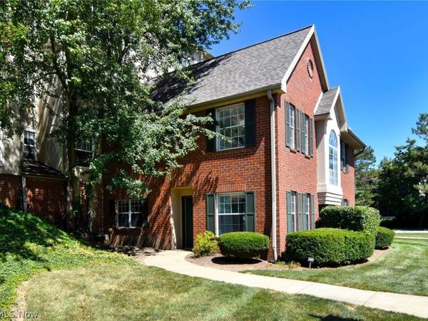 200 Fox Hollow Drive, Unit 100, Mayfield Heights, OH 44124