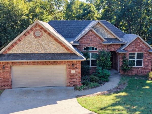 8 Brougham Lane, Bella Vista, AR 72714