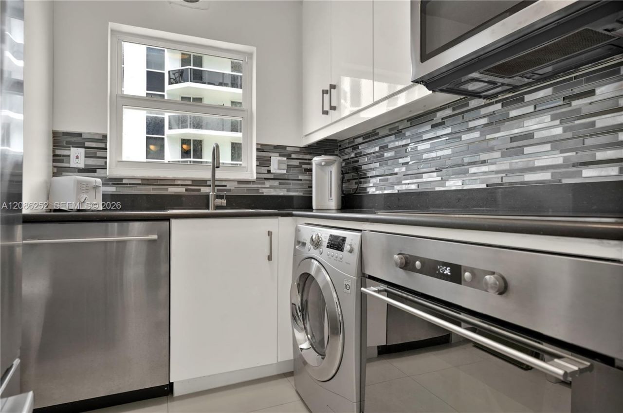 4747 Collins Ave, Unit 1008, Miami Beach, FL 33140 Photo