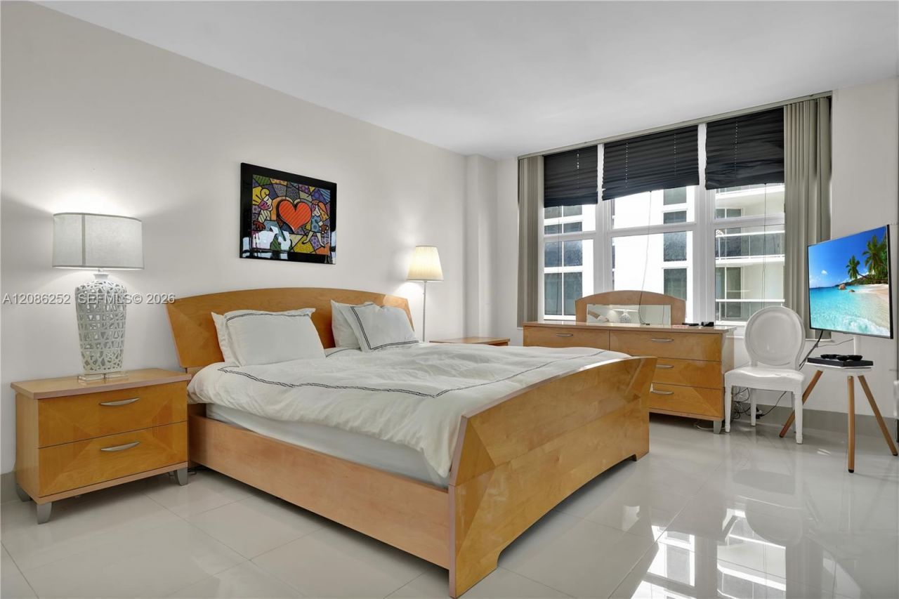 4747 Collins Ave, Unit 1008, Miami Beach, FL 33140 Photo