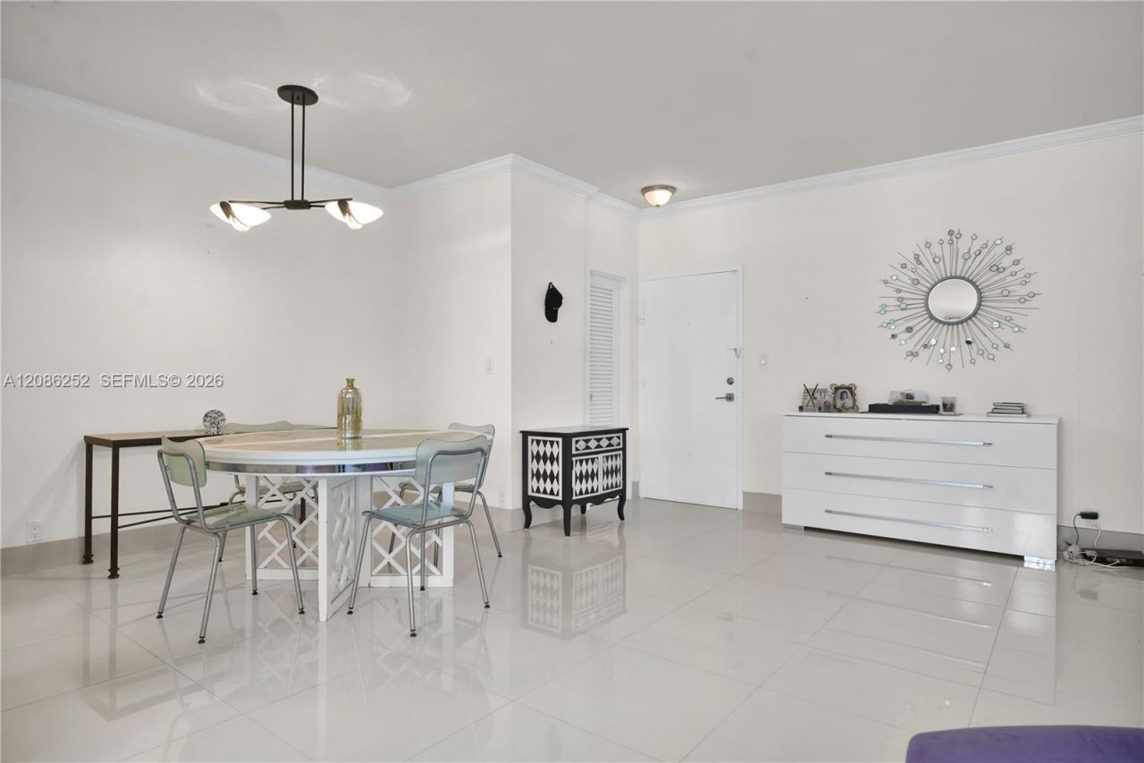 4747 Collins Ave, Unit 1008, Miami Beach, FL 33140 Photo