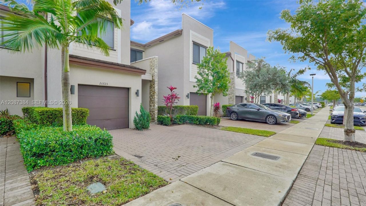 20725 NE 2nd Ct, Miami, FL 33179 Photo
