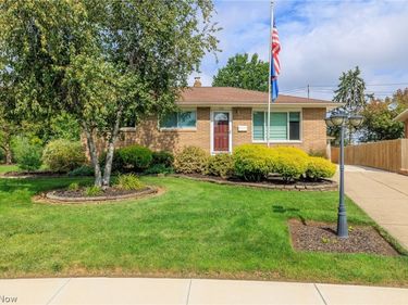 9300 Cambridge Drive, Parma, OH 44129