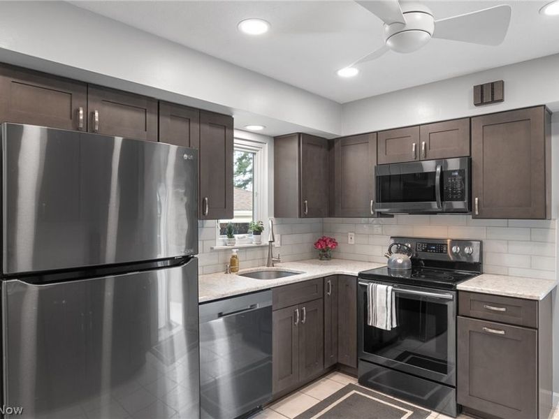 9300 Cambridge Drive, Parma, OH 44129 Photo 10