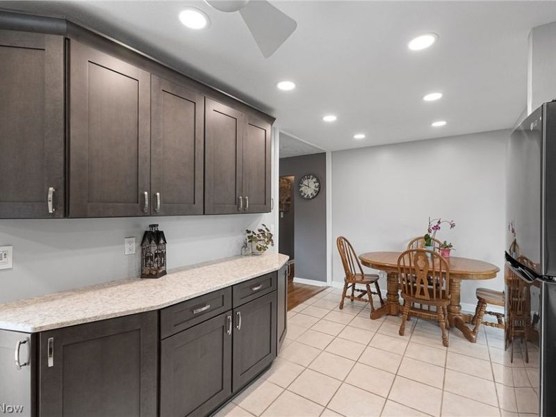 9300 Cambridge Drive, Parma, OH 44129 Photo 11