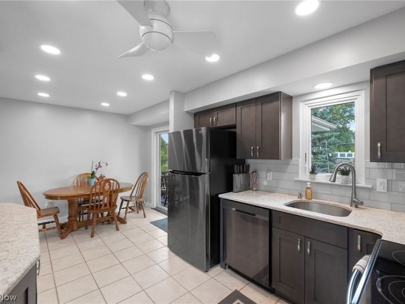9300 Cambridge Drive, Parma, OH 44129 Photo 12