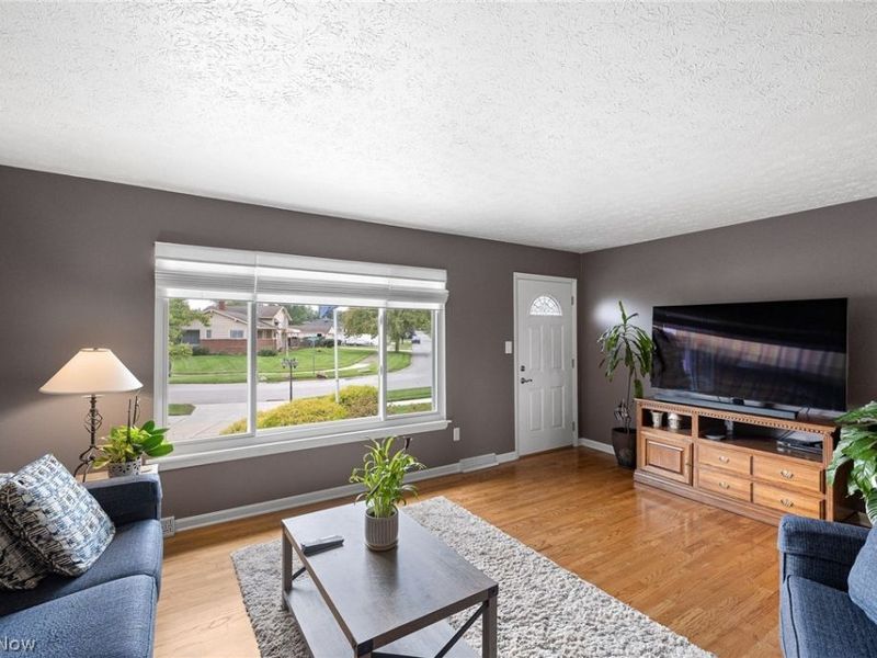 9300 Cambridge Drive, Parma, OH 44129 Photo 7