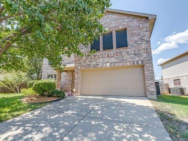 332 Sunset Oaks Drive, Fort Worth, TX 76112