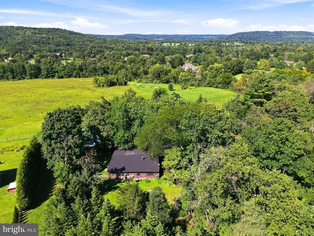 195 WOODHILL ROAD , NEWTOWN, PA 18940