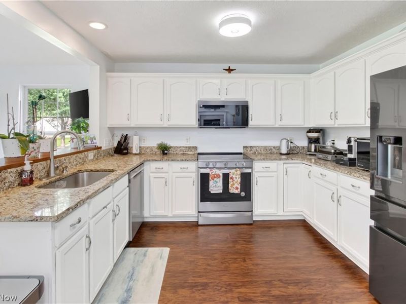 5166 Weatherstone Drive, North Ridgeville, OH 44039 Photo 10