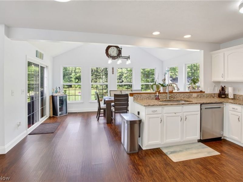 5166 Weatherstone Drive, North Ridgeville, OH 44039 Photo 12