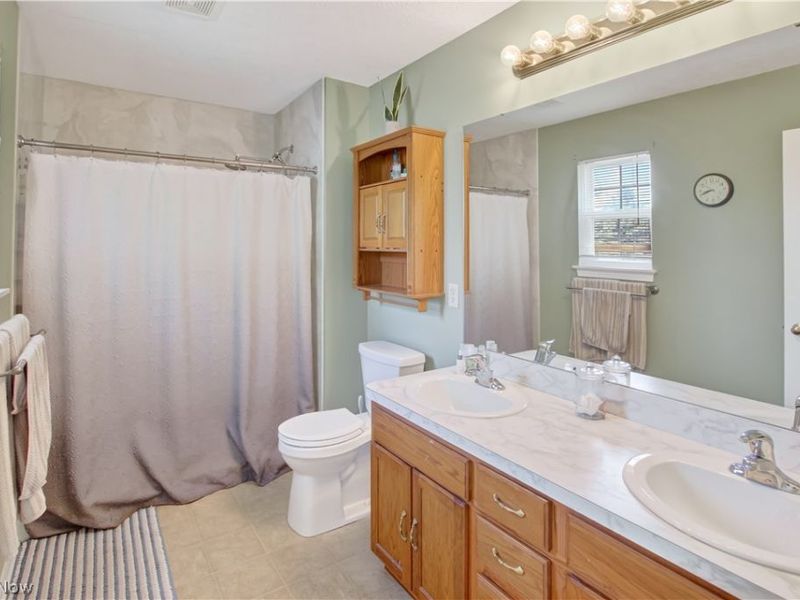 5166 Weatherstone Drive, North Ridgeville, OH 44039 Photo 19